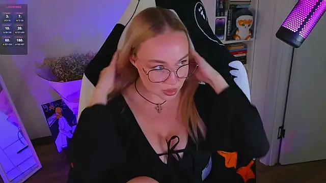 Snapshot of Emili1- chatting on 09-09-25, 10:59 Emili1- online show from 09-09-25, 10:59