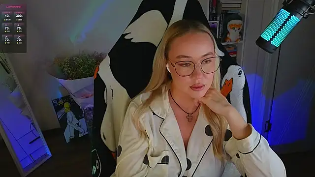 Snapshot of Emili1- chatting on 09-09-25, 11:04 Emili1- online show from 09-09-25, 11:04