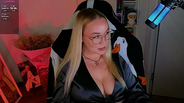 Snapshot of Emili1- chatting on 09-22-25, 04:20 Emili1- online show from 09-22-25, 04:20