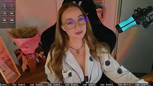 Snapshot of Emili1- chatting on 12-01-25, 11:48 Emili1- online show from 12-01-25, 11:48