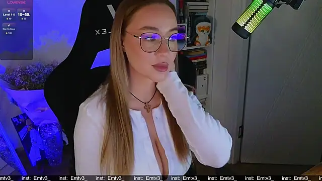 Snapshot of Emili1- chatting on 12-02-25, 12:54 Emili1- online show from 12-02-25, 12:54