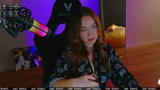 Emili1- online show from 07-08-26, 09:36