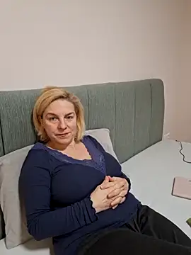 Snapshot of FrauleinSchmitt chatting on 01-18-25, 02:44 FrauleinSchmitt online show from 01-18-25, 02:44