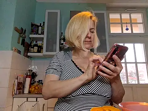 Snapshot of FrauleinSchmitt chatting on 02-28-25, 02:09 FrauleinSchmitt online show from 02-28-25, 02:09