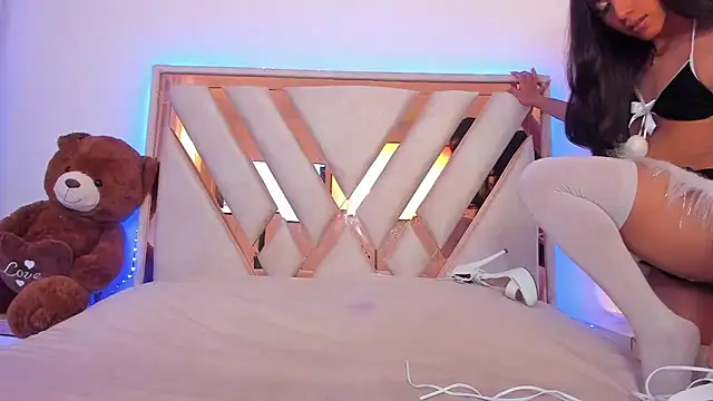  Andyy   online show from 12-30-24, 08:36