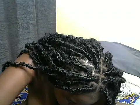 Snapshot of freaky_belle chatting on 12-18-24, 10:08 freaky belle online show from 12-18-24, 10:08