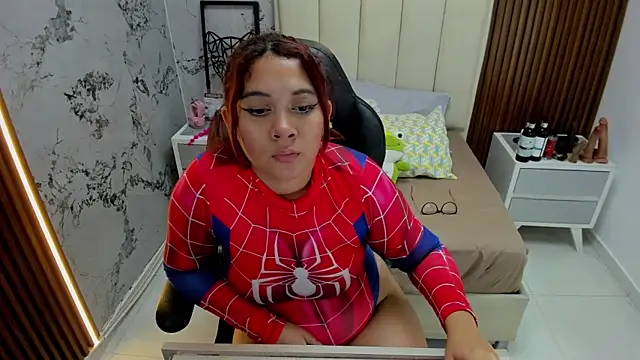 MADISON ROWAN1 online show from 11-19-25, 03:17