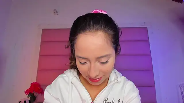 Snapshot of little-Emma chatting on 01-12-26, 03:34 little-Emma online show from 01-12-26, 03:34