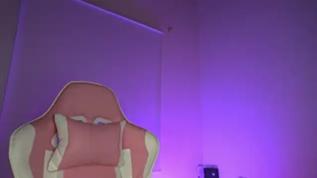 Snapshot of little-Emma chatting on 02-07-26, 03:43 little-Emma online show from 02-07-26, 03:43