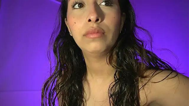 Snapshot of little-Emma chatting on 02-11-26, 03:11 little-Emma online show from 02-11-26, 03:11