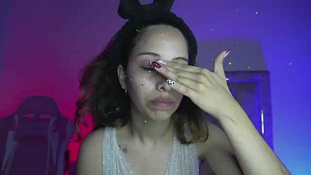 Snapshot of little-Emma chatting on 02-19-26, 03:46 little-Emma online show from 02-19-26, 03:46