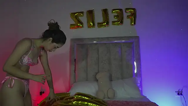 Snapshot of little-Emma chatting on 02-22-26, 04:02 little-Emma online show from 02-22-26, 04:02