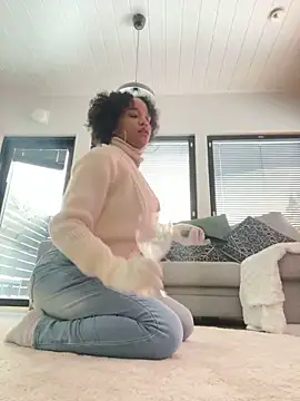 Snapshot of Black_Dolll chatting on 12-17-24, 11:28 Black Dolll online show from 12-17-24, 11:28