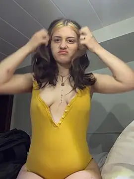 Snapshot of emilysue1 chatting on 04-06-26, 09:54 emilysue1 online show from 04-06-26, 09:54