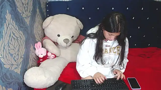 Snapshot of Lilyevansx chatting on 03-08-25, 11:07 Lilyevansx online show from 03-08-25, 11:07