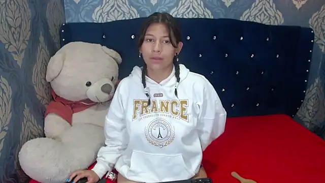 Snapshot of Lilyevansx chatting on 03-18-25, 10:36 Lilyevansx online show from 03-18-25, 10:36
