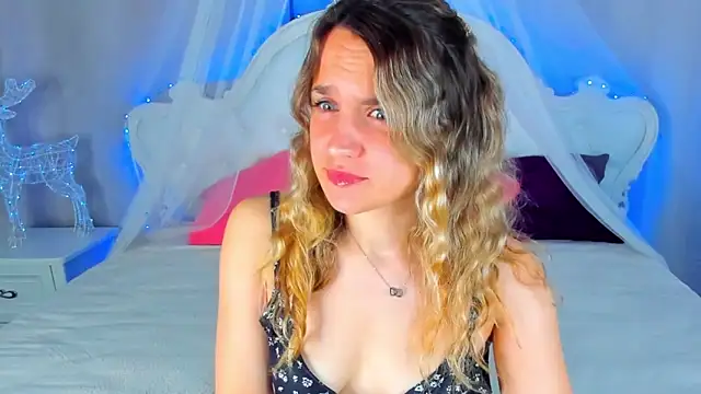Snapshot of Milka_Blond chatting on 04-28-26, 12:42 Milka Blond online show from 04-28-26, 12:42