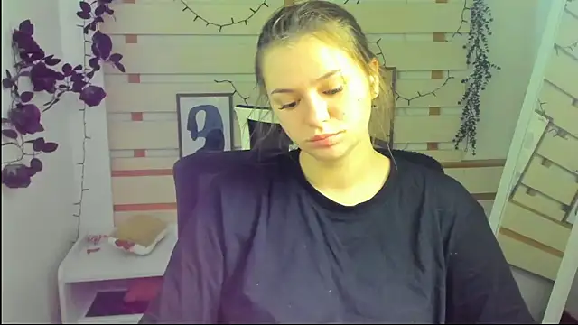 Josephine Kiss online show from 04-17-26, 07:33