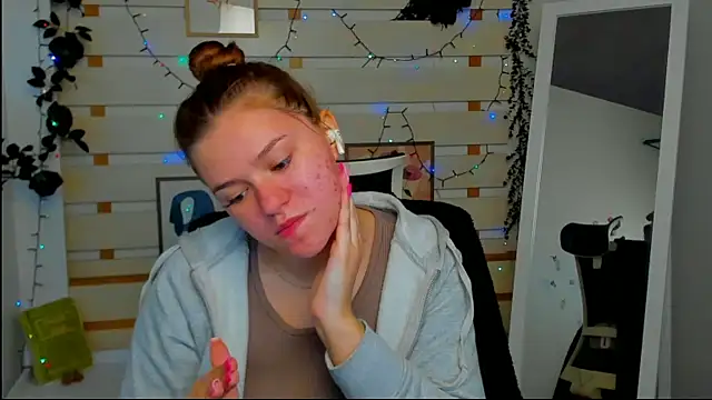 Josephine Kiss online show from 04-25-26, 07:00