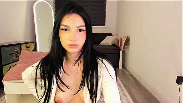 Snapshot of eriona chatting on 06-11-26, 12:43 eriona online show from 06-11-26, 12:43