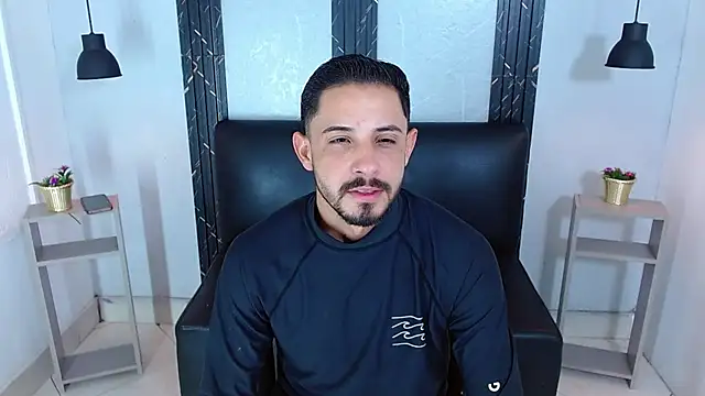 Snapshot of Erick_Wall chatting on 07-16-26, 02:17 Erick Wall online show from 07-16-26, 02:17