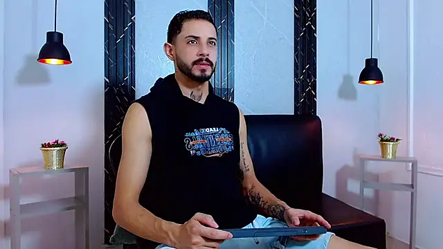 Snapshot of Erick_Wall chatting on 07-18-26, 01:54 Erick Wall online show from 07-18-26, 01:54
