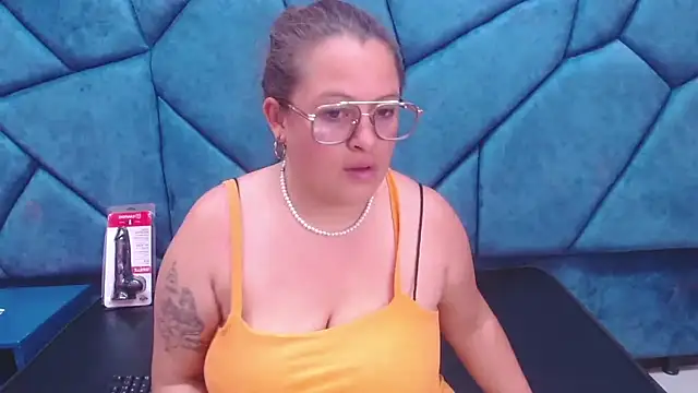 Snapshot of SaraThomso chatting on 02-26-25, 02:59 SaraThomso online show from 02-26-25, 02:59