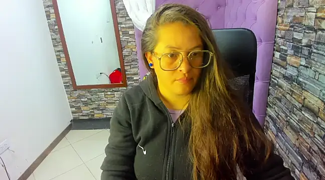 Snapshot of SaraThomso chatting on 03-20-25, 03:02 SaraThomso online show from 03-20-25, 03:02