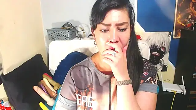 Snapshot of luisahott chatting on 12-16-25, 08:25 luisahott online show from 12-16-25, 08:25