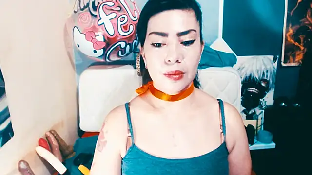 Snapshot of luisahott chatting on 03-12-26, 04:35 luisahott online show from 03-12-26, 04:35