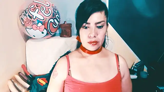 Snapshot of luisahott chatting on 04-16-26, 02:12 luisahott online show from 04-16-26, 02:12