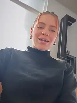 Snapshot of Lorraine_Leon chatting on 12-17-24, 04:43 Lorraine Leon online show from 12-17-24, 04:43