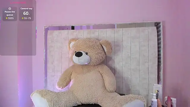 Snapshot of Danna_777_ chatting on 11-26-25, 10:00 Danna 777 online show from 11-26-25, 10:00