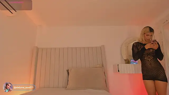 Shelynna azzul online show from 03-23-26, 08:13