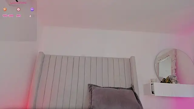 Shelynna azzul online show from 05-26-26, 12:34