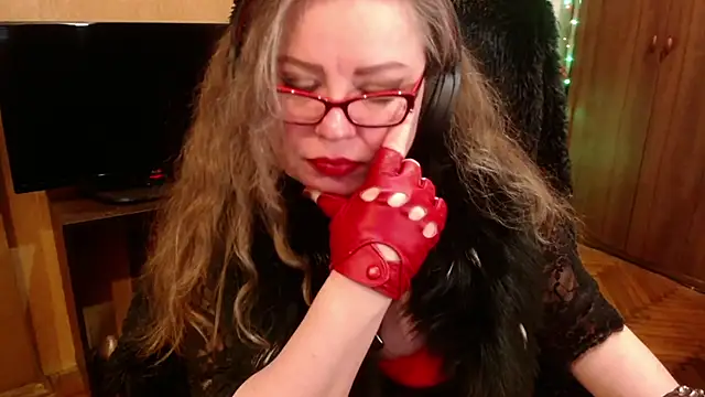Snapshot of Miss_Tress chatting on 12-24-24, 10:39 Miss Tress online show from 12-24-24, 10:39
