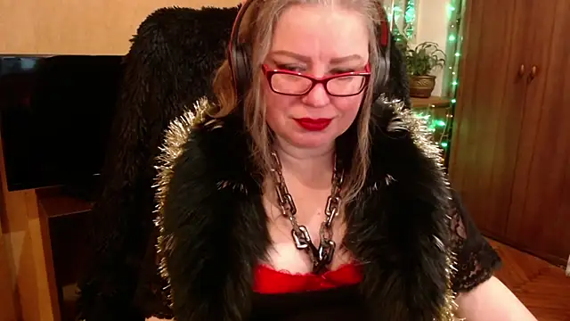 Snapshot of Miss_Tress chatting on 12-30-24, 07:00 Miss Tress online show from 12-30-24, 07:00