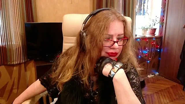 Miss Tress online show from 05-25-26, 08:20