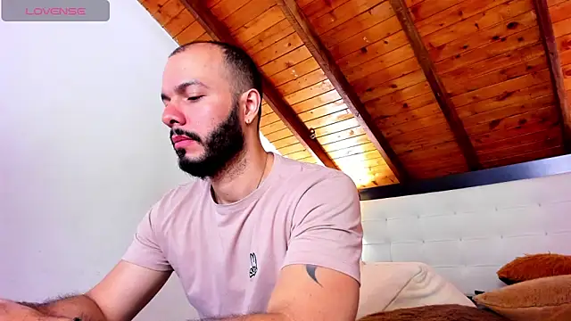 Tom Bailey online show from 10-28-25, 12:41