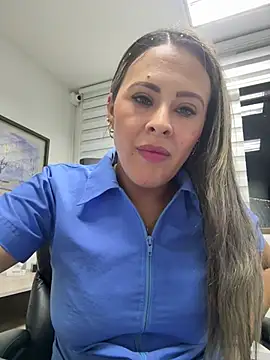 Snapshot of ALONDRAMILF chatting on 02-02-25, 01:23 ALONDRAMILF online show from 02-02-25, 01:23