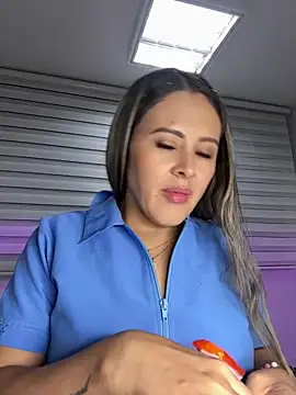 Snapshot of ALONDRAMILF chatting on 02-02-25, 04:48 ALONDRAMILF online show from 02-02-25, 04:48