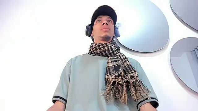 Snapshot of TomyMosterCock chatting on 01-03-25, 02:10 TomyMosterCock online show from 01-03-25, 02:10