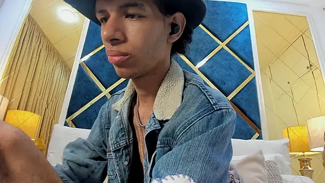 Snapshot of TomyMosterCock chatting on 04-08-26, 08:31 TomyMosterCock online show from 04-08-26, 08:31