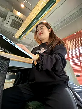 Emily 9xx online show from 11-28-25, 01:19