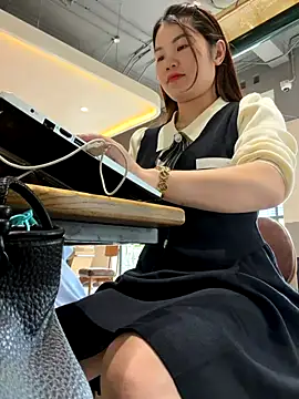 Emily 9xx online show from 11-30-25, 05:33