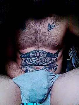 Snapshot of bearguy998 chatting on 12-24-24, 09:06 bearguy998 online show from 12-24-24, 09:06