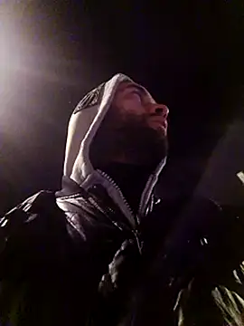 Snapshot of bearguy998 chatting on 03-07-25, 01:07 bearguy998 online show from 03-07-25, 01:07