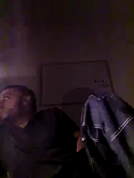 Snapshot of bearguy998 chatting on 11-15-25, 04:32 bearguy998 online show from 11-15-25, 04:32