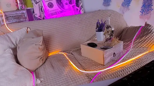 Snapshot of LolaLemona chatting on 03-09-25, 12:31 LolaLemona online show from 03-09-25, 12:31