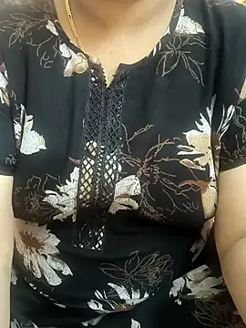 Snapshot of cuteyqueen chatting on 12-19-24, 05:18 cuteyqueen online show from 12-19-24, 05:18